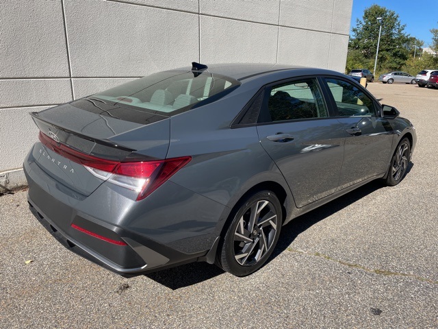 2025 Hyundai Elantra SEL Sport photo 4