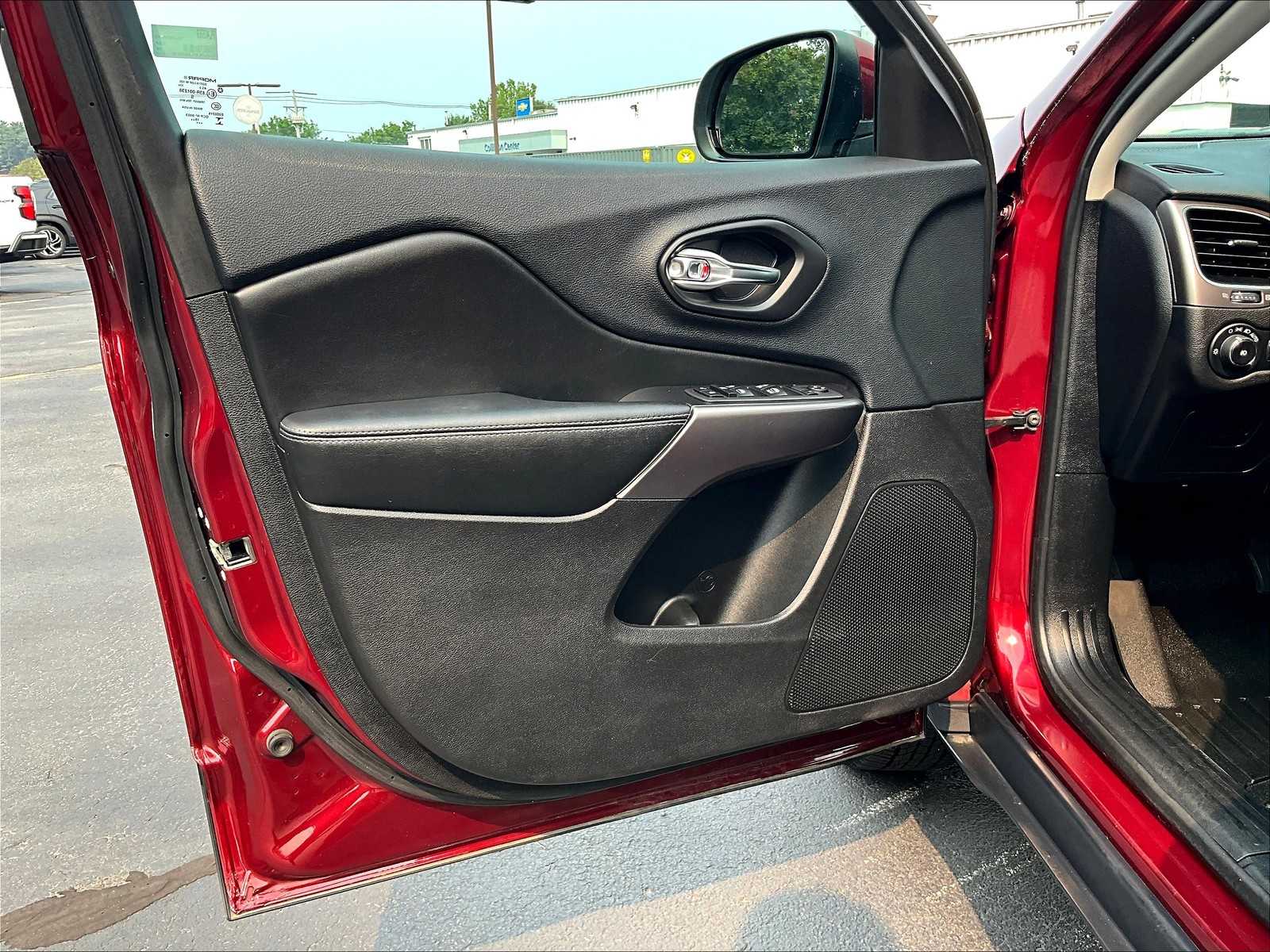 2020 Jeep Cherokee Latitude photo 9