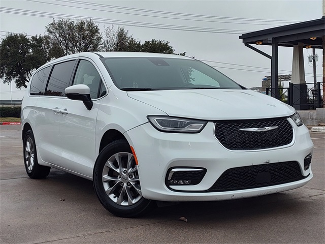 2023 Chrysler Pacifica Touring L's photo