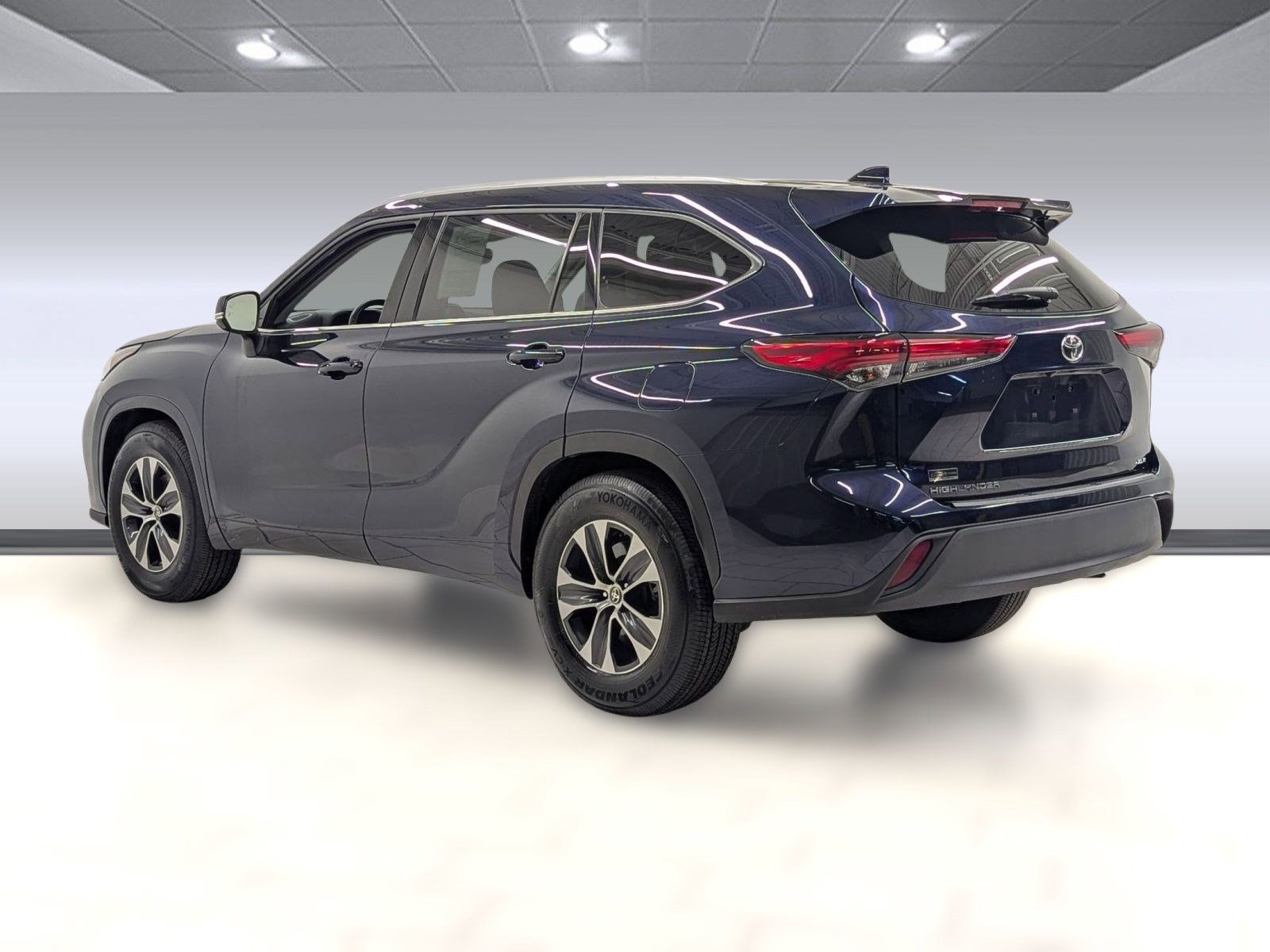 2022 Toyota Highlander XLE photo 2
