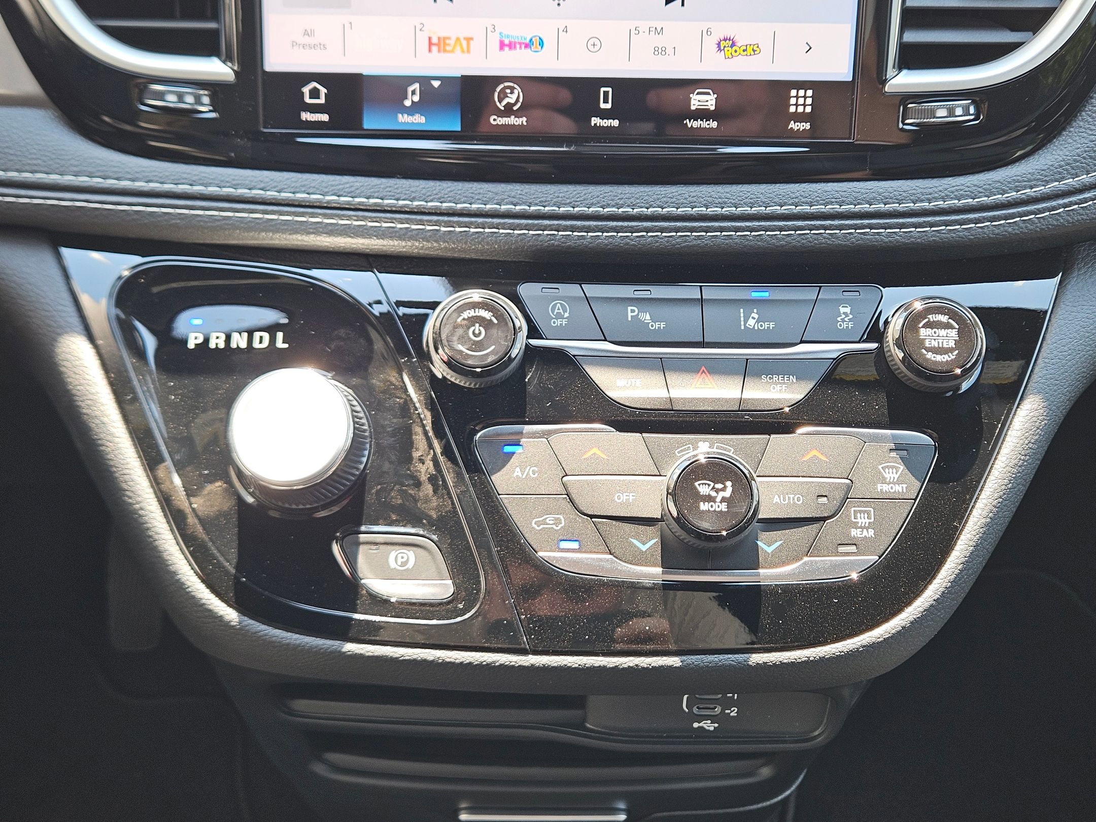 2026 Chrysler Pacifica photo 11