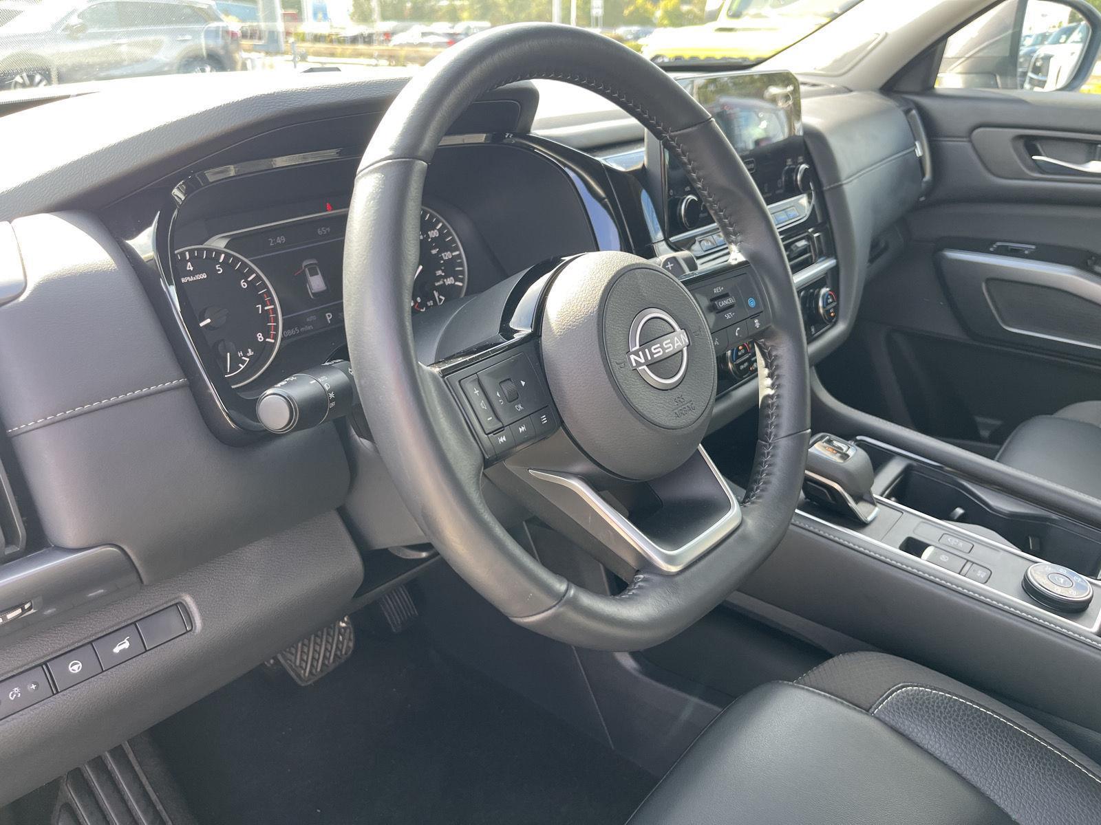 2024 Nissan Pathfinder SL photo 9