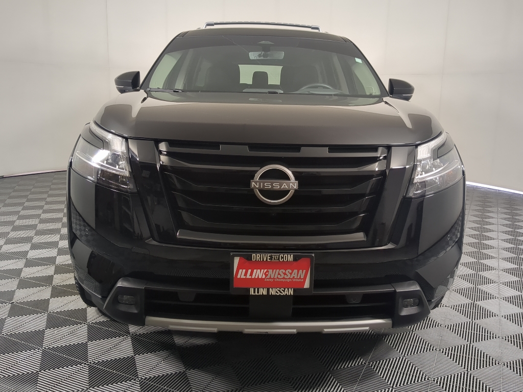 2024 Nissan Pathfinder Platinum photo 3
