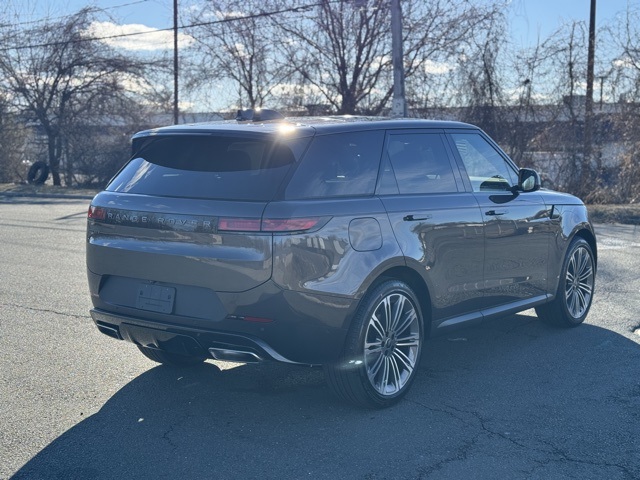 2025 Land Rover Range Rover Sport SE photo 3
