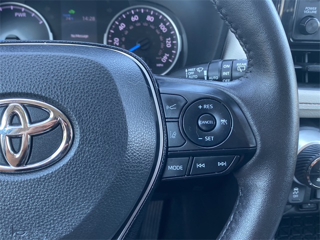 2021 Toyota RAV4 XLE photo 22