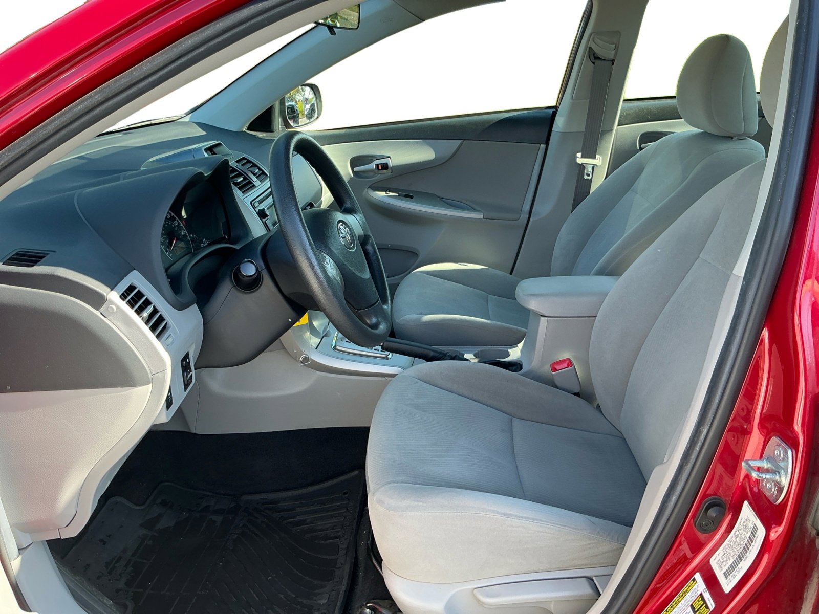 2012 Toyota Corolla LE photo 2