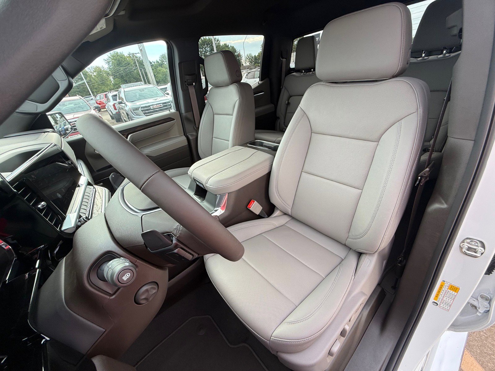 2025 Gmc Sierra 1500 SLT photo 13