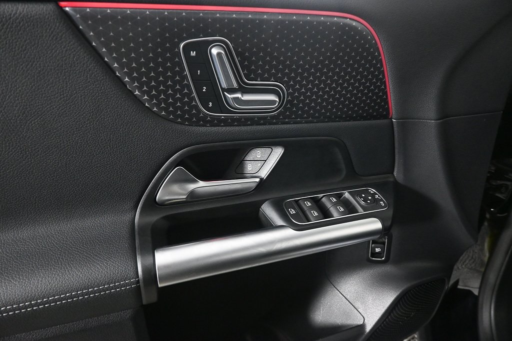 2025 Mercedes Benz GLA 250 photo 6