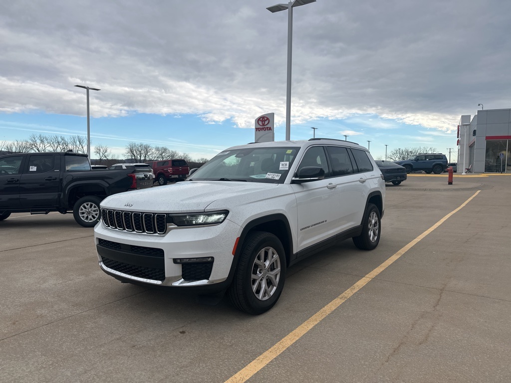 2022 Jeep Grand Cherokee Limited photo 3
