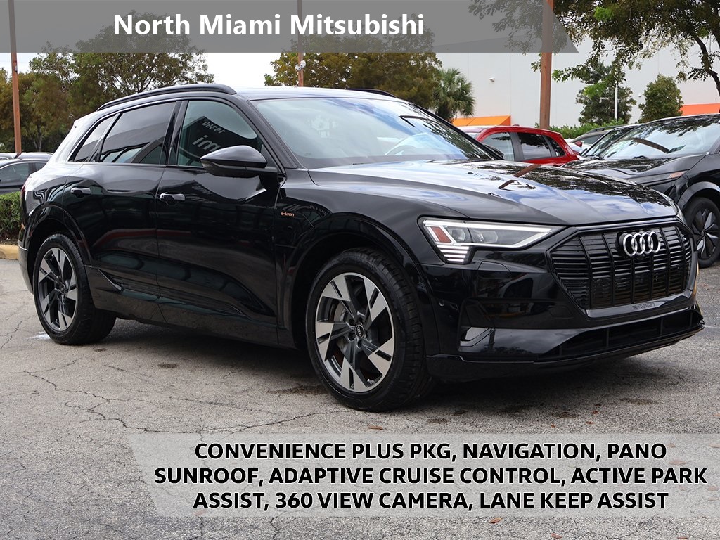 2022 Audi e-tron Premium's photo