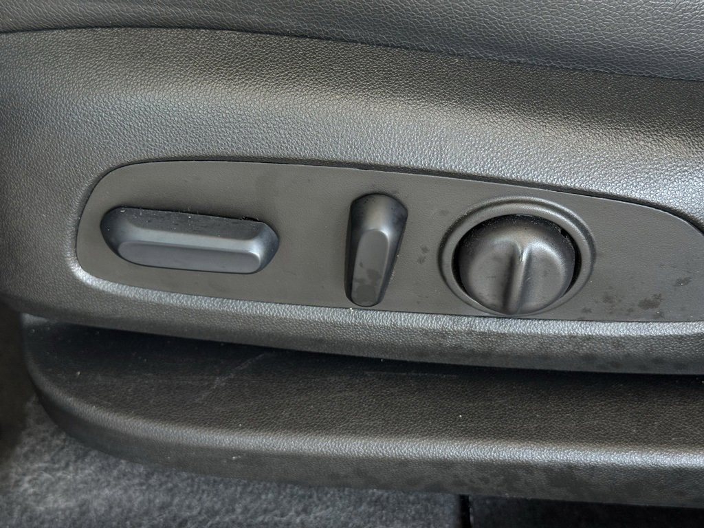 2024 Toyota RAV4 SLT photo 27