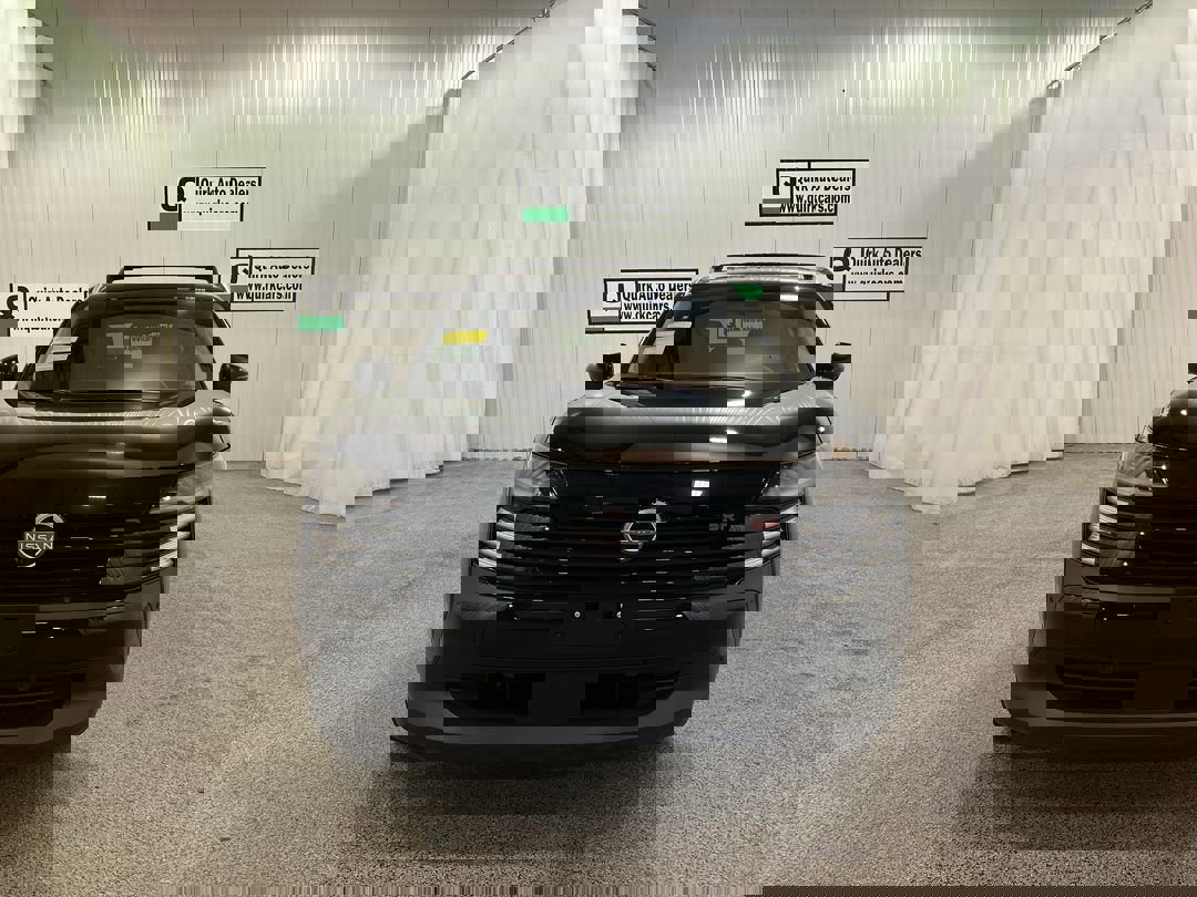 2026 Nissan Kicks SR photo 2