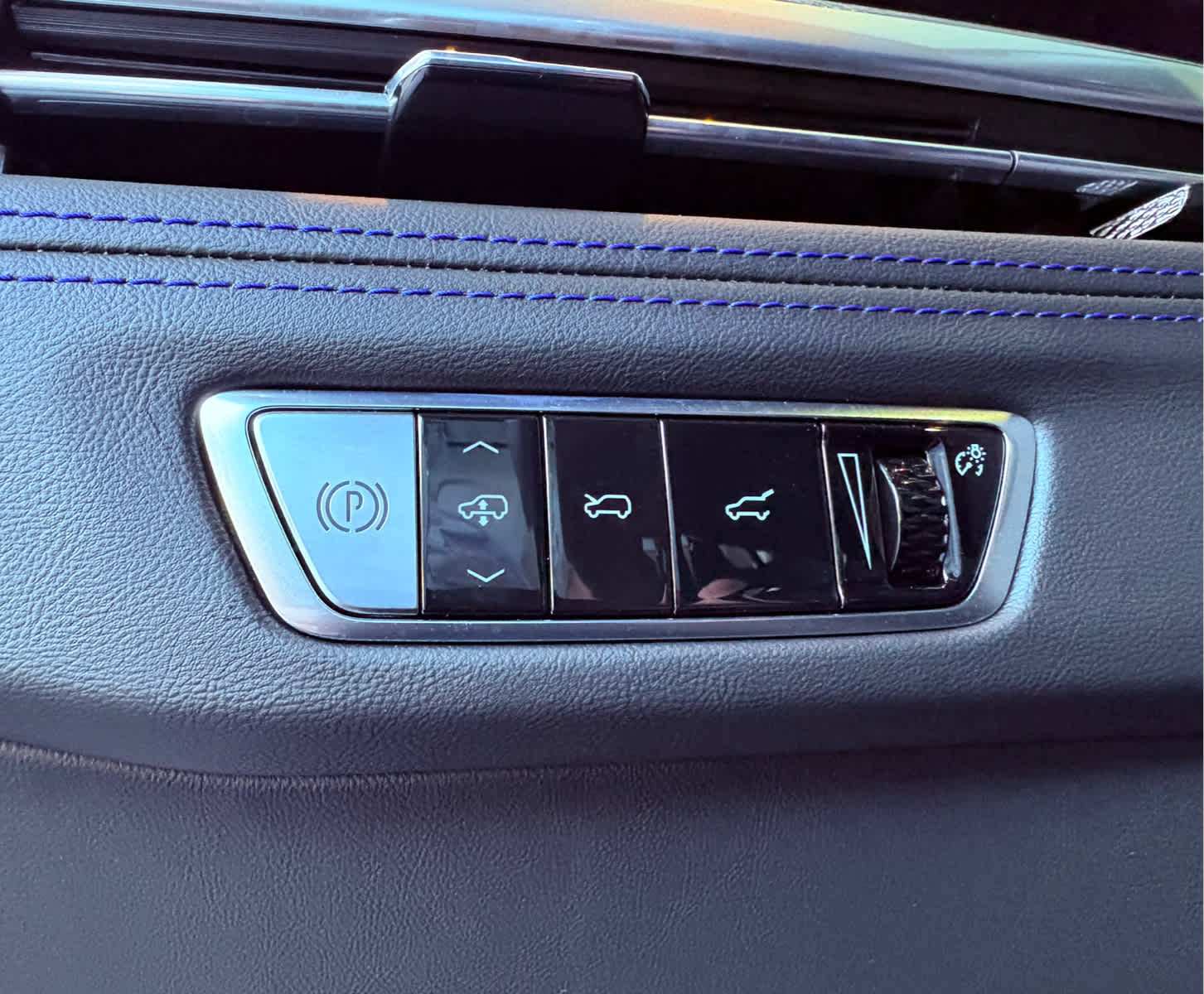 2025 Cadillac Escalade IQ Luxury photo 12