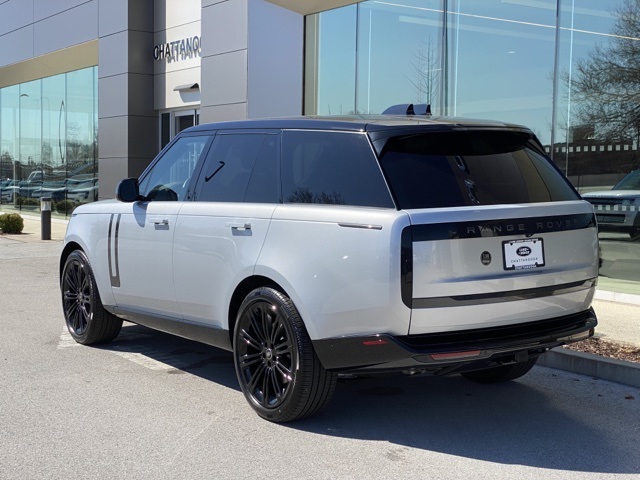 2025 Land Rover Range Rover SE photo 3