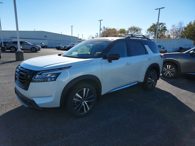 2025 Nissan Pathfinder Platinum photo 4