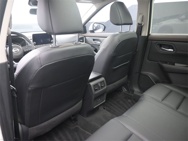 2023 Nissan Rogue SV photo 4