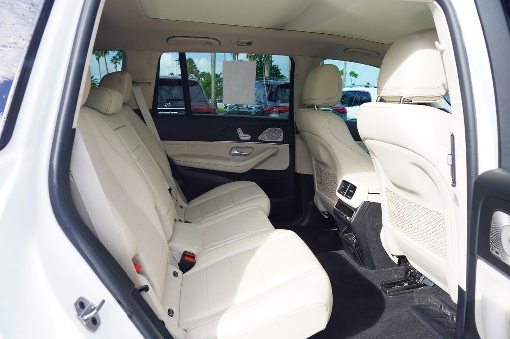 2023 Mercedes Benz GLS 450 4MATIC photo 9