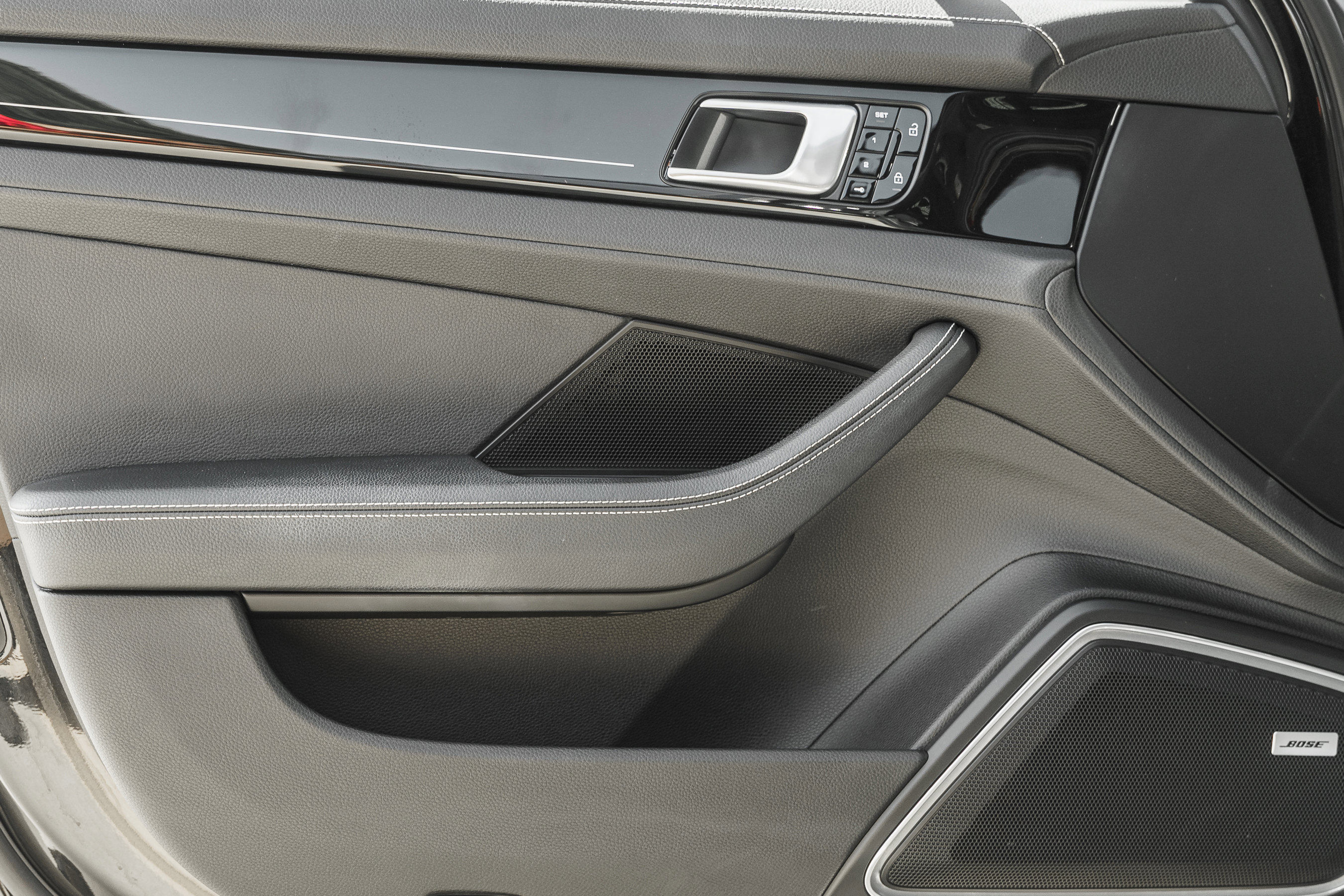 2020 Porsche Panamera 4 E-Hybrid photo 22