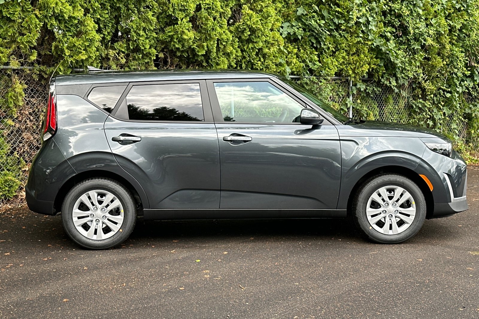 2025 Kia Soul LX photo 2