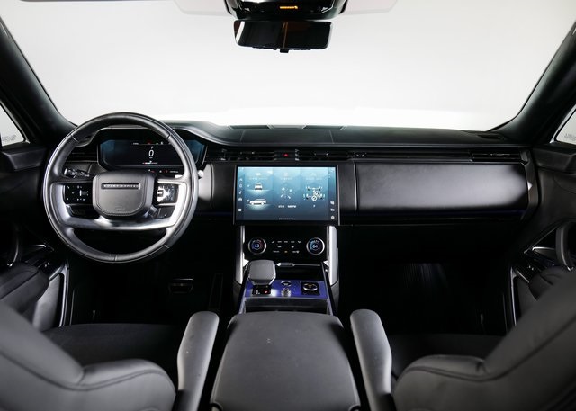 2023 Land Rover Range Rover SE photo 3