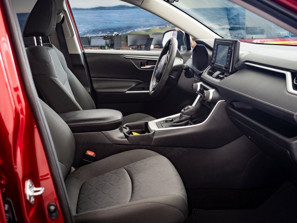 2021 Toyota RAV4 Hybrid XLE photo 22
