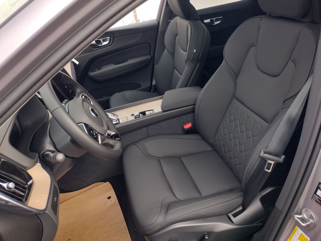 2026 VOLVO XC60 - Image 11