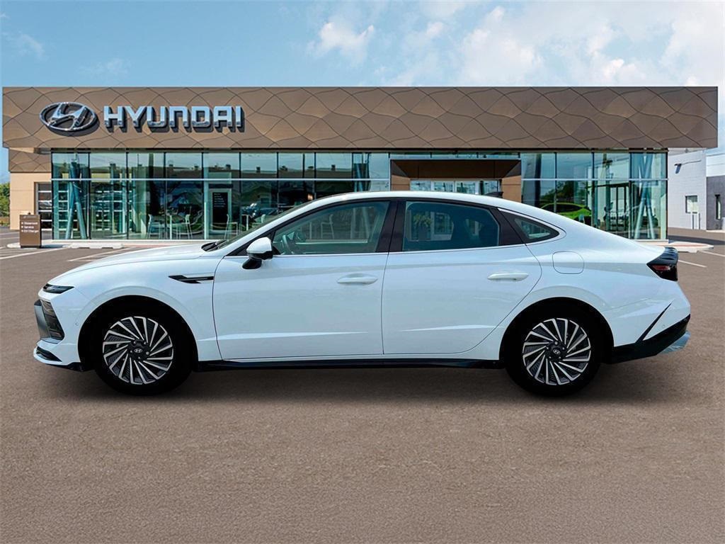2024 Hyundai Sonata Hybrid Limited photo 2