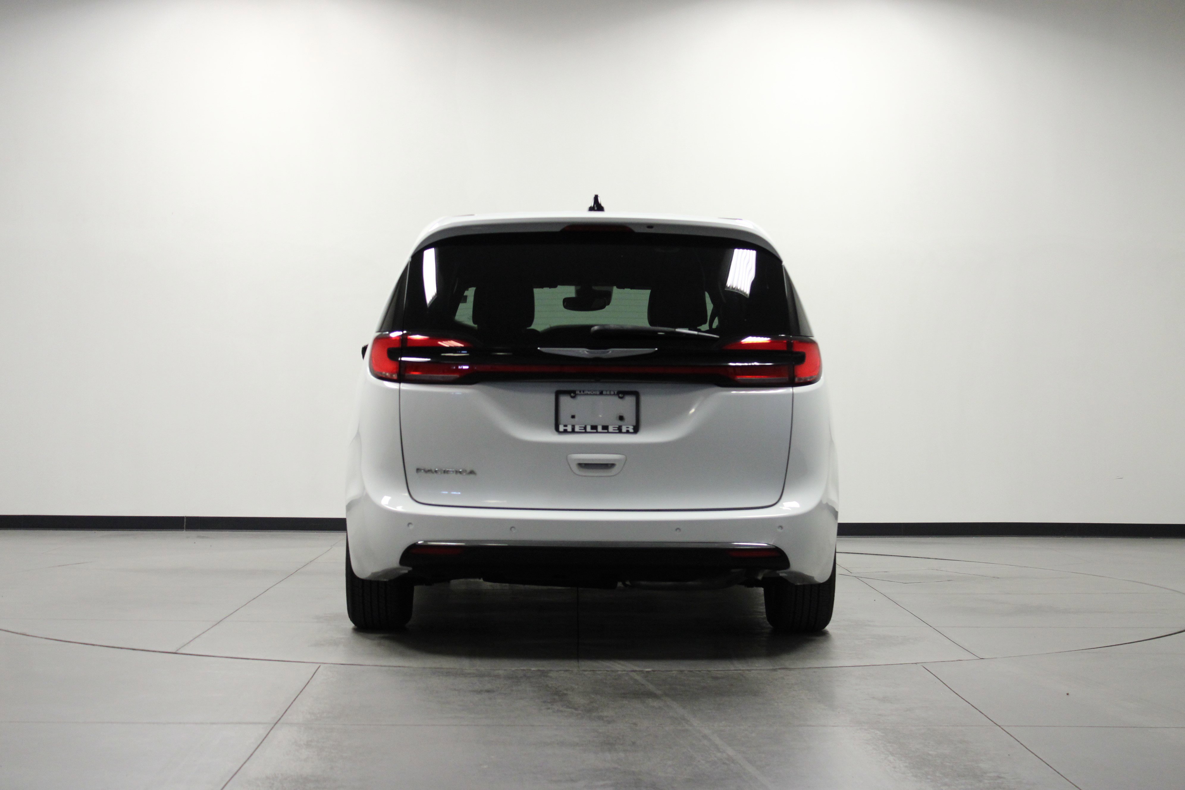 2025 Chrysler Pacifica photo 4
