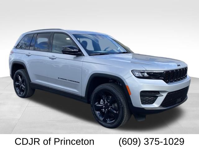 2025 Jeep Grand Cherokee Altitude's photo