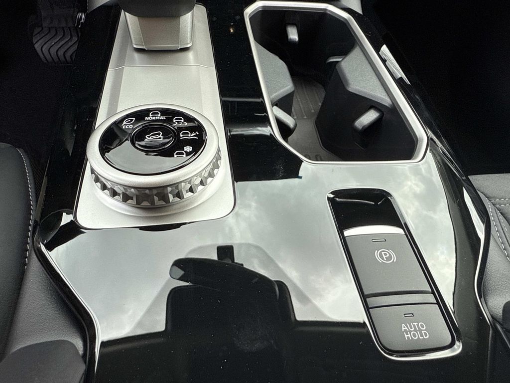 2025 Mitsubishi Outlander SE photo 29