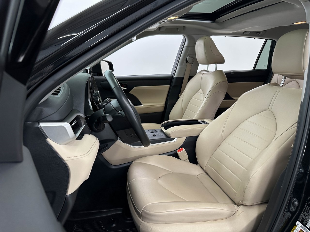 2024 Toyota Highlander Hybrid XLE photo 14