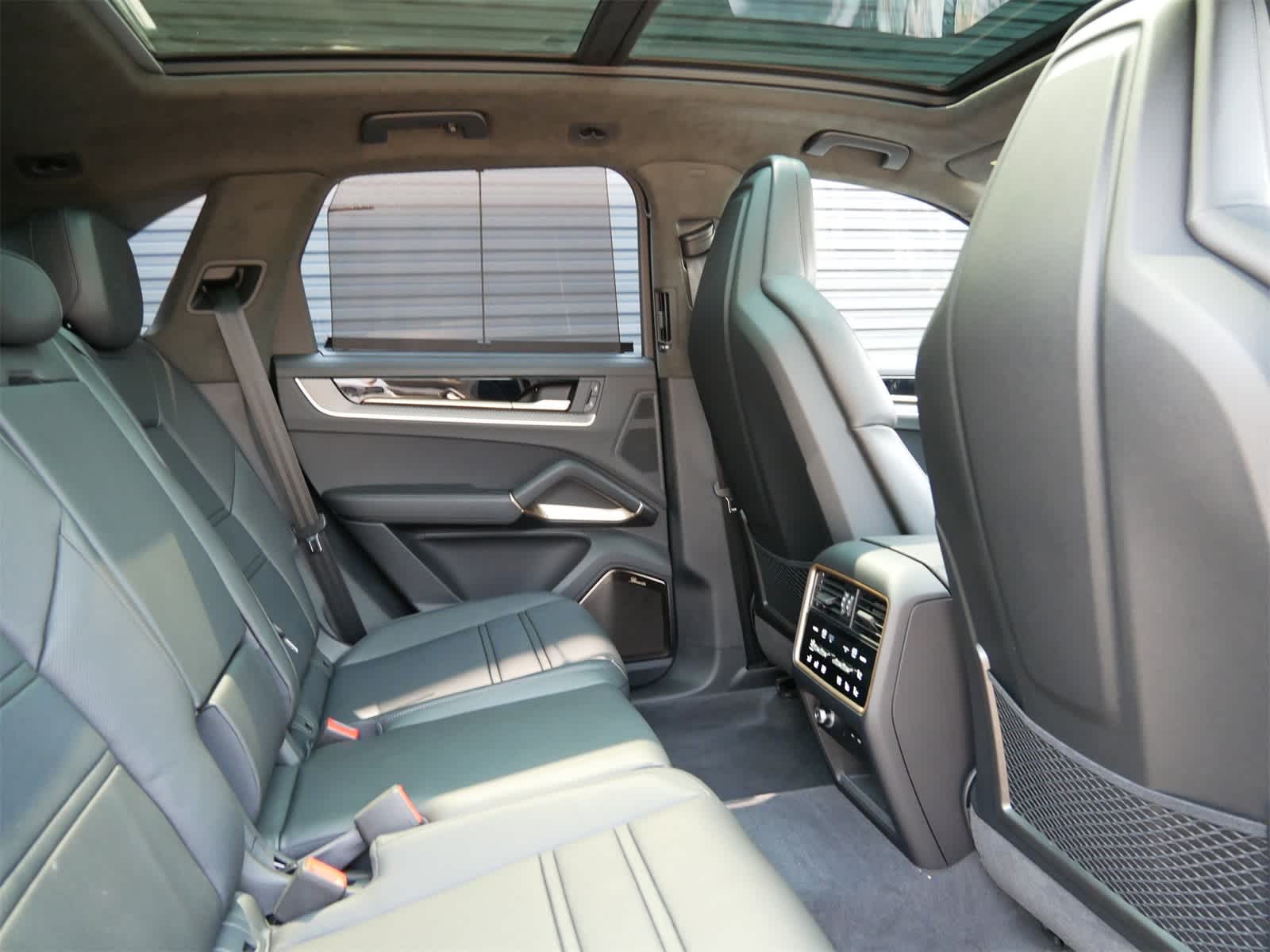 2025 Porsche Cayenne Turbo E-Hybrid photo 22