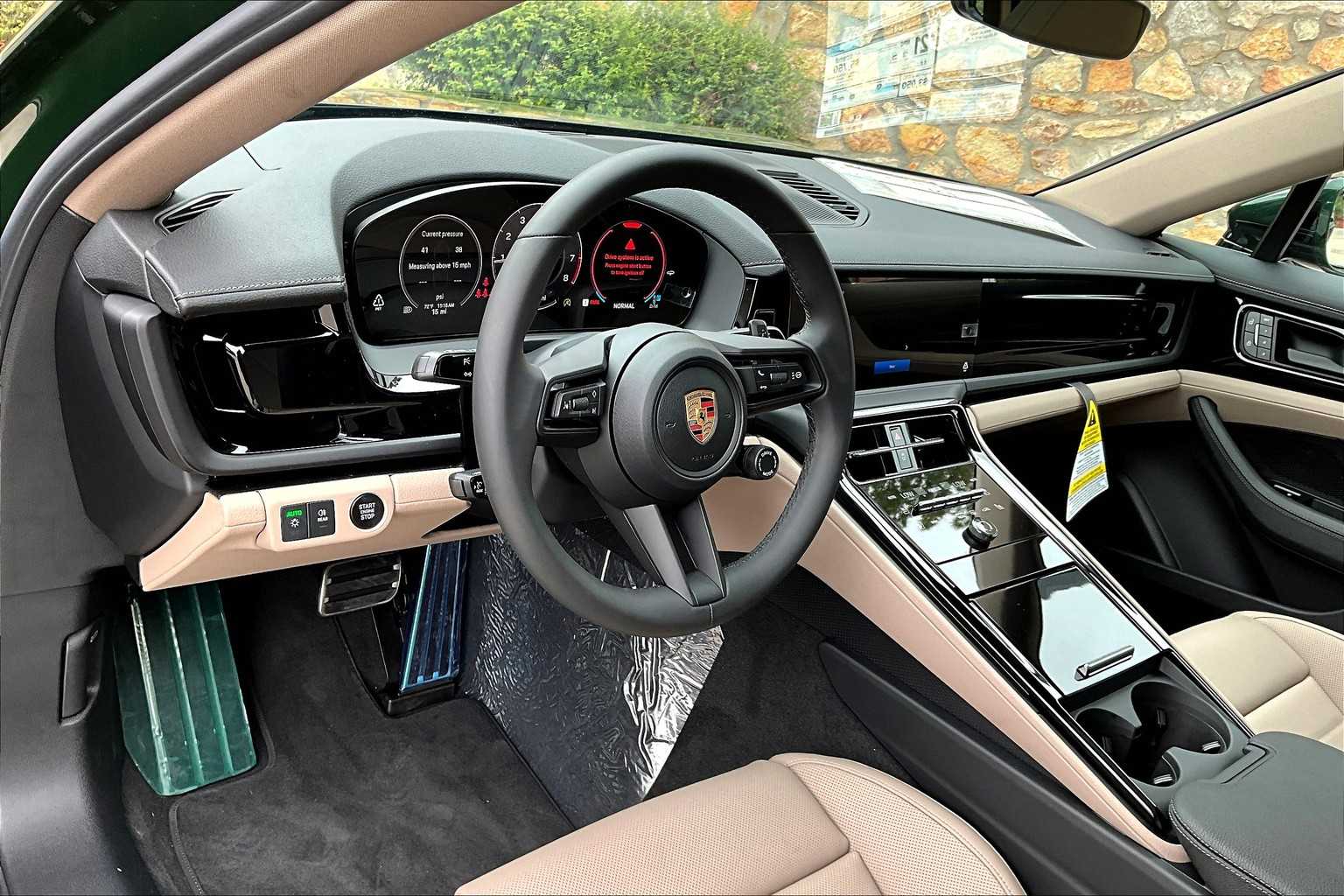 2025 Porsche Panamera 4 photo 4