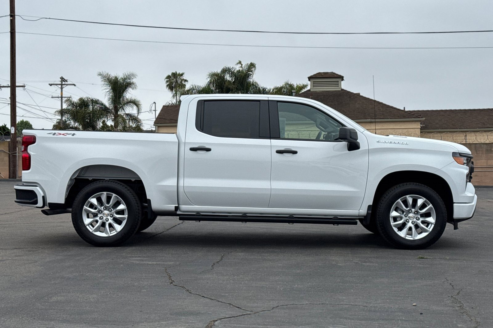 2025 Chevrolet Silverado 1500 Custom photo 3