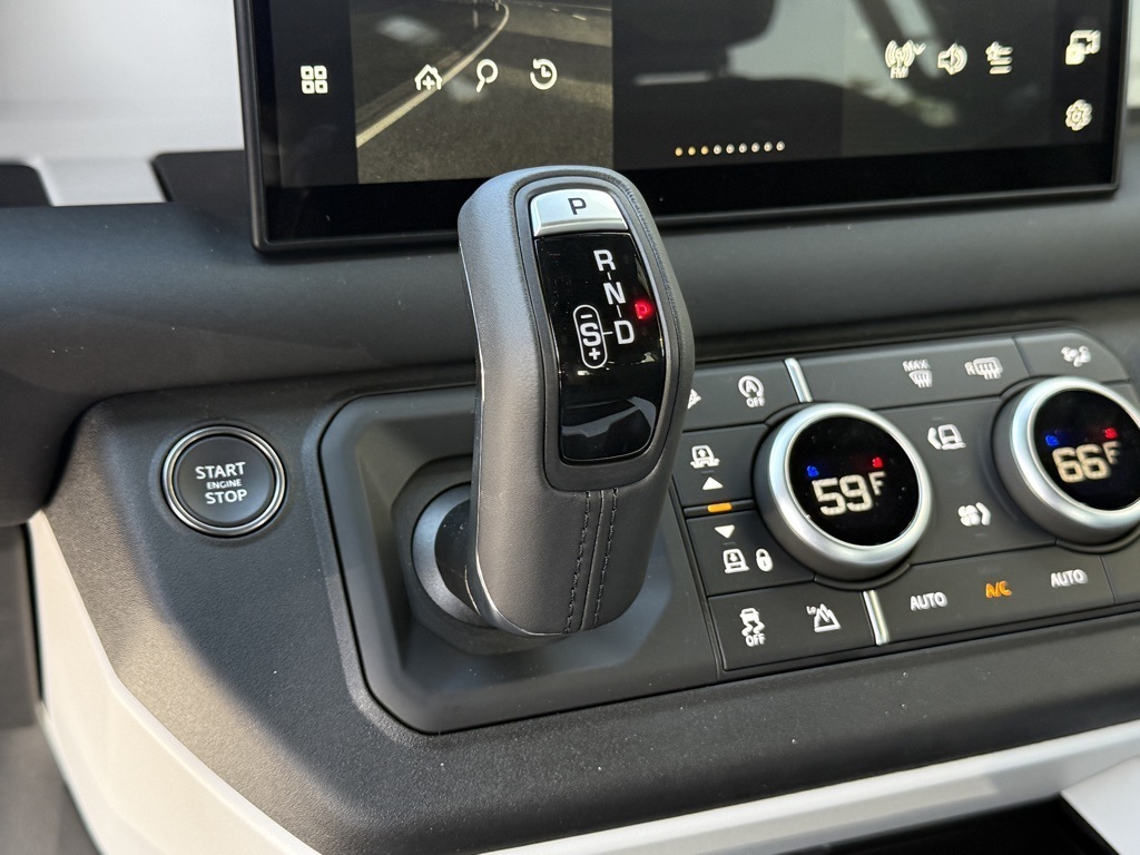 2025 Land Rover Defender 110 S photo 18