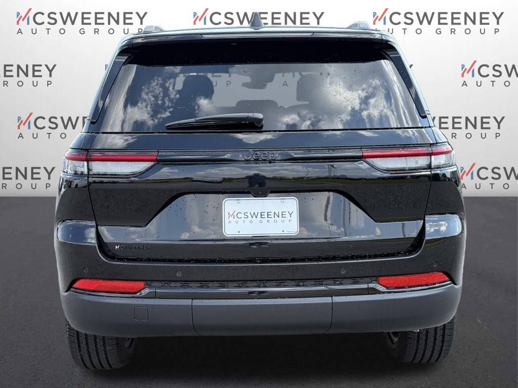 2025 Jeep Grand Cherokee Altitude photo 3