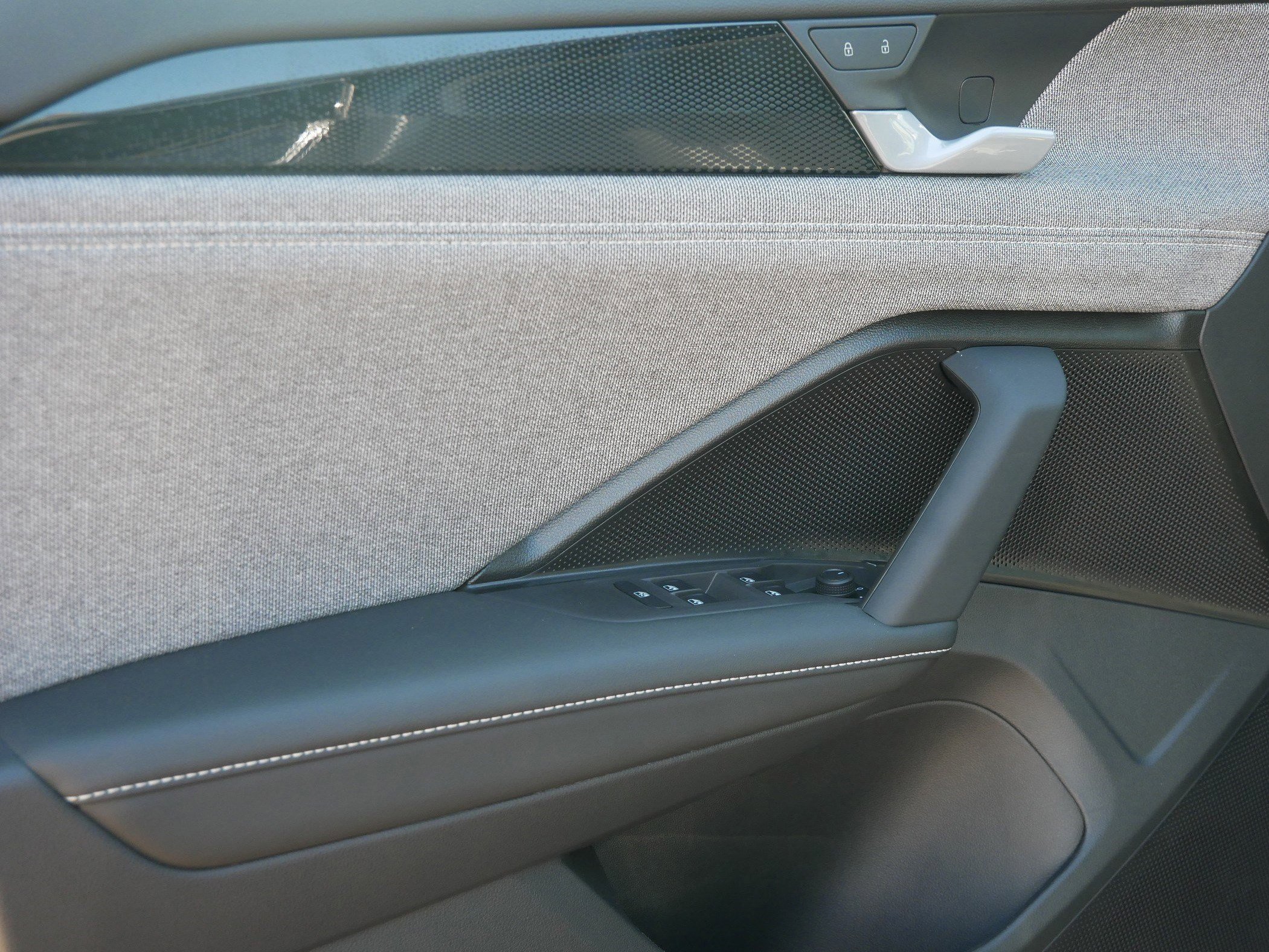 2025 Volkswagen Tiguan S photo 4