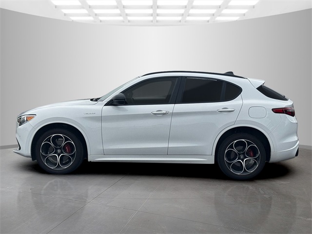 2022 Alfa Romeo Stelvio Ti Sport photo 4