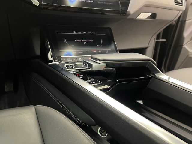 2023 Audi e-tron Premium photo 15