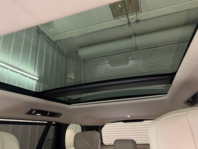 2025 Land Rover Range Rover Autobiography photo 26