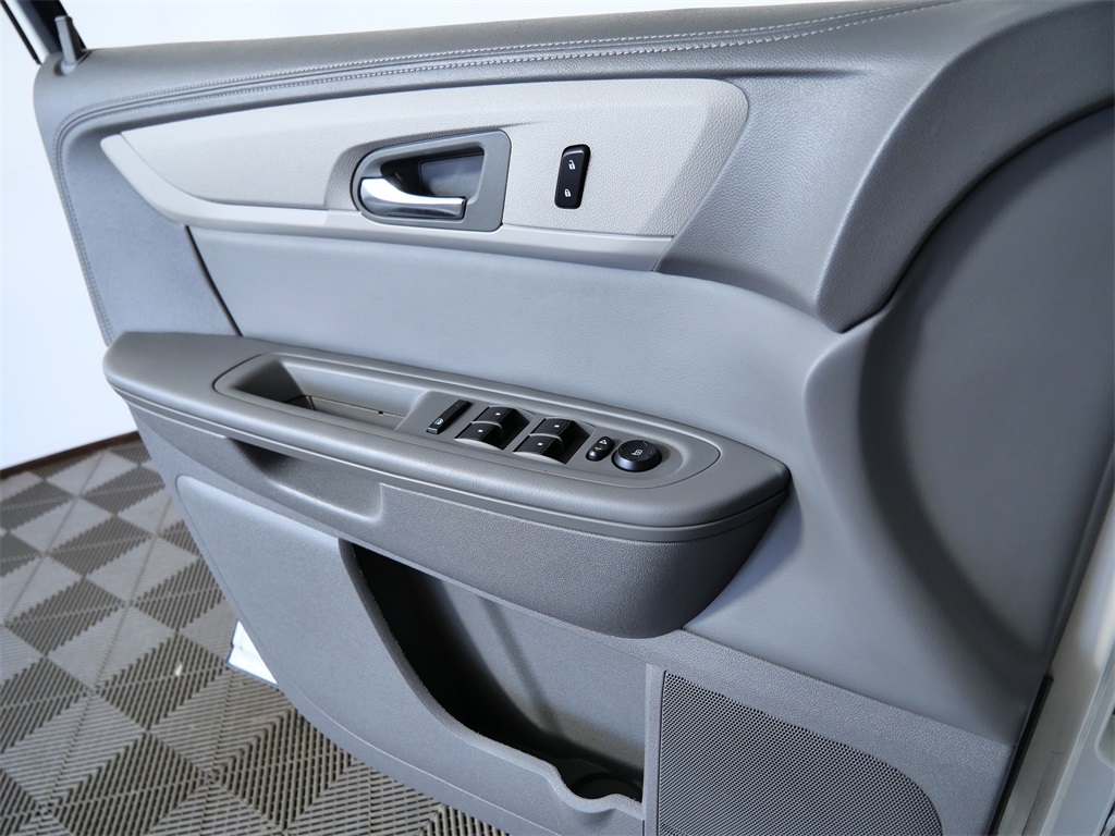 2015 Chevrolet Traverse 2LT photo 24