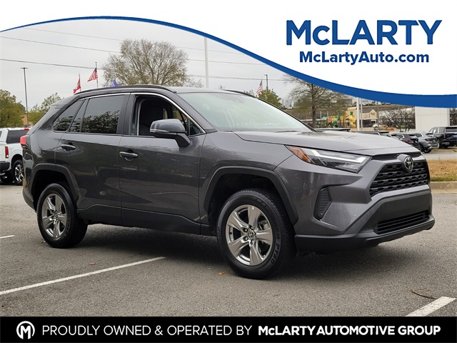 2024 Toyota RAV4 XLE's photo