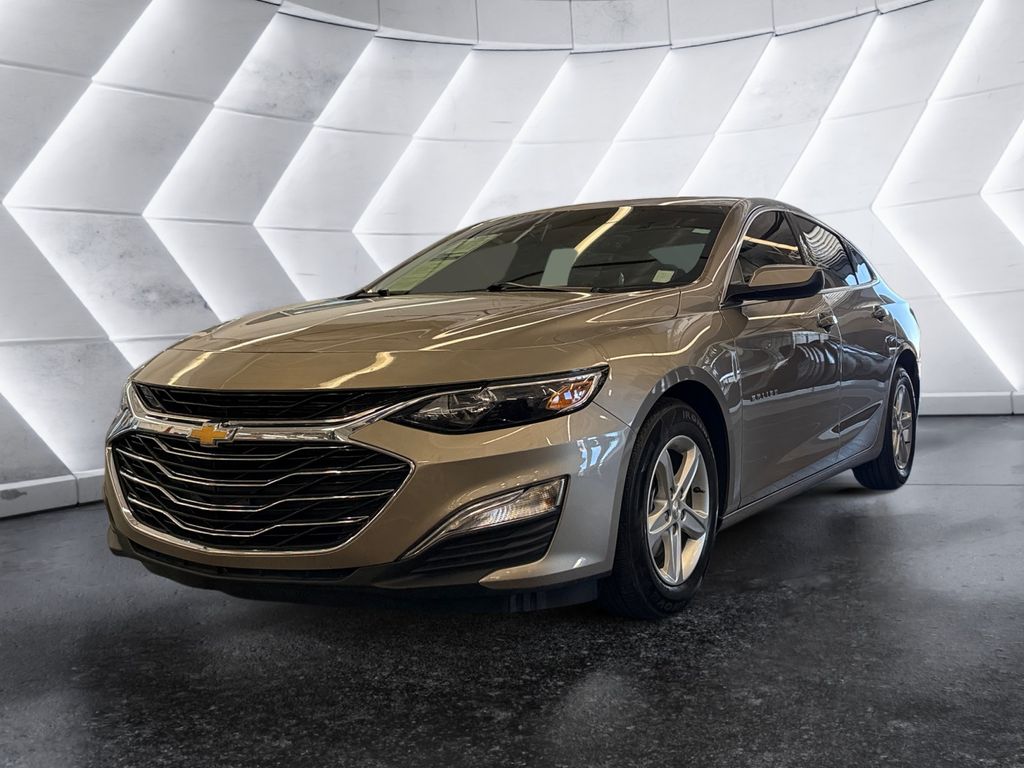 2025 Chevrolet Malibu photo 3
