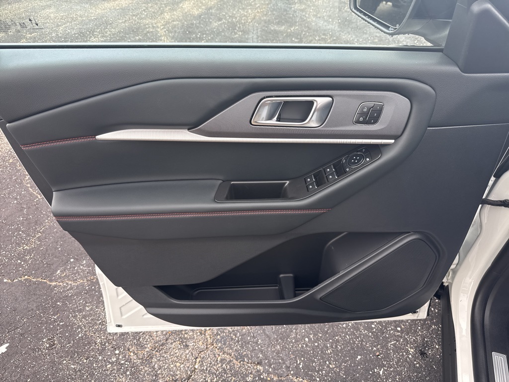 2025 Ford Explorer ST-Line photo 22