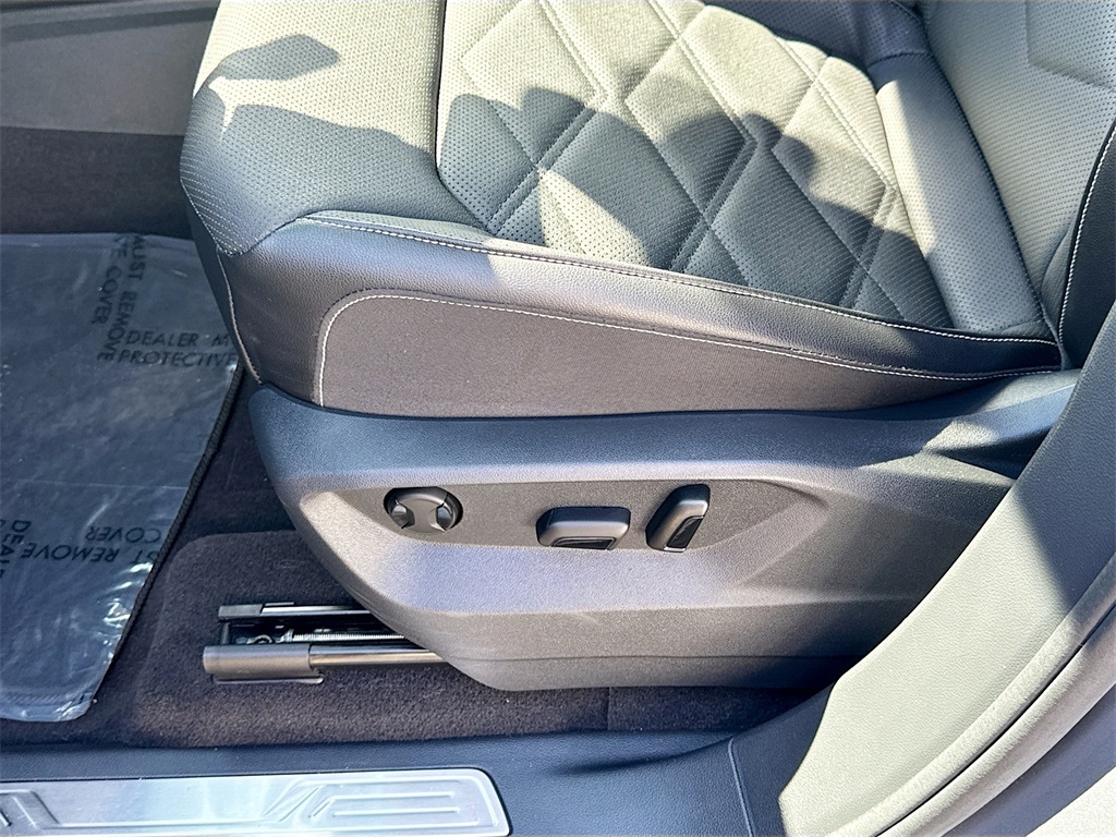 2024 Volkswagen Atlas SE Technology photo 19