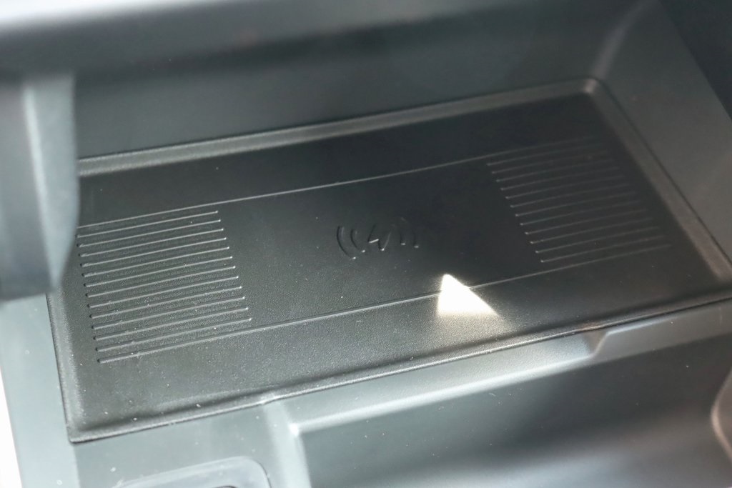 2026 LAND ROVER RANGE ROVER VELAR - Image 24