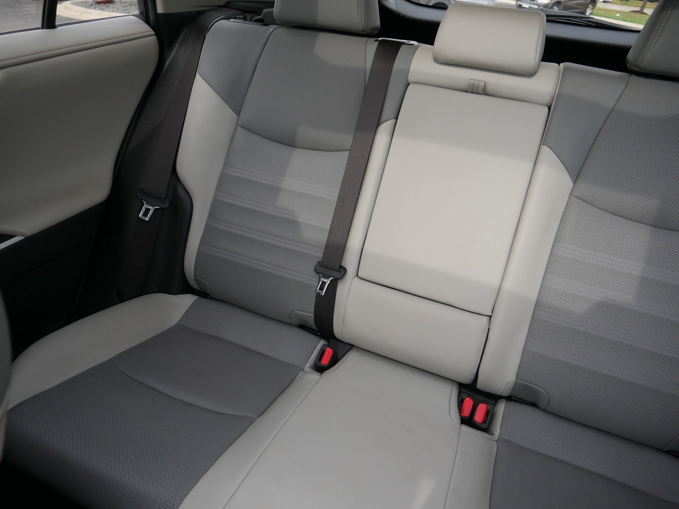 2019 Toyota RAV4 Hybrid Limited photo 10