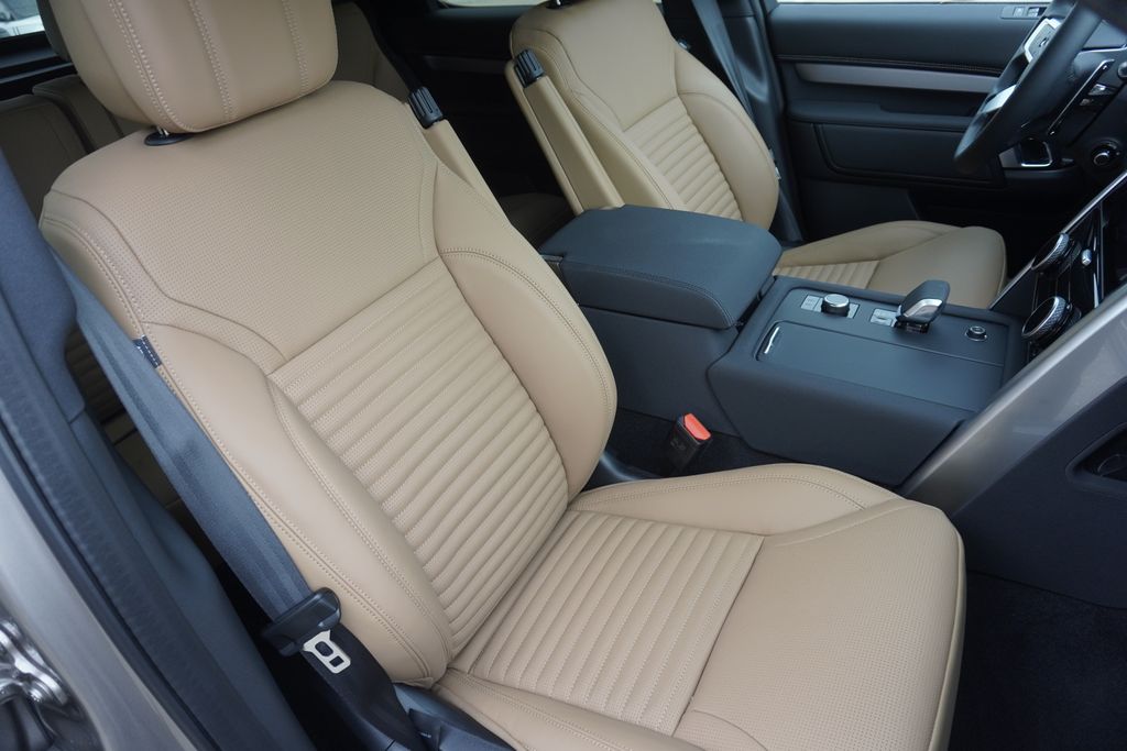 2025 Land Rover Discovery SE photo 24