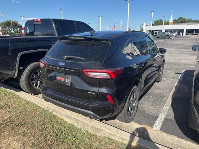 2023 Ford Escape ST-Line photo 4