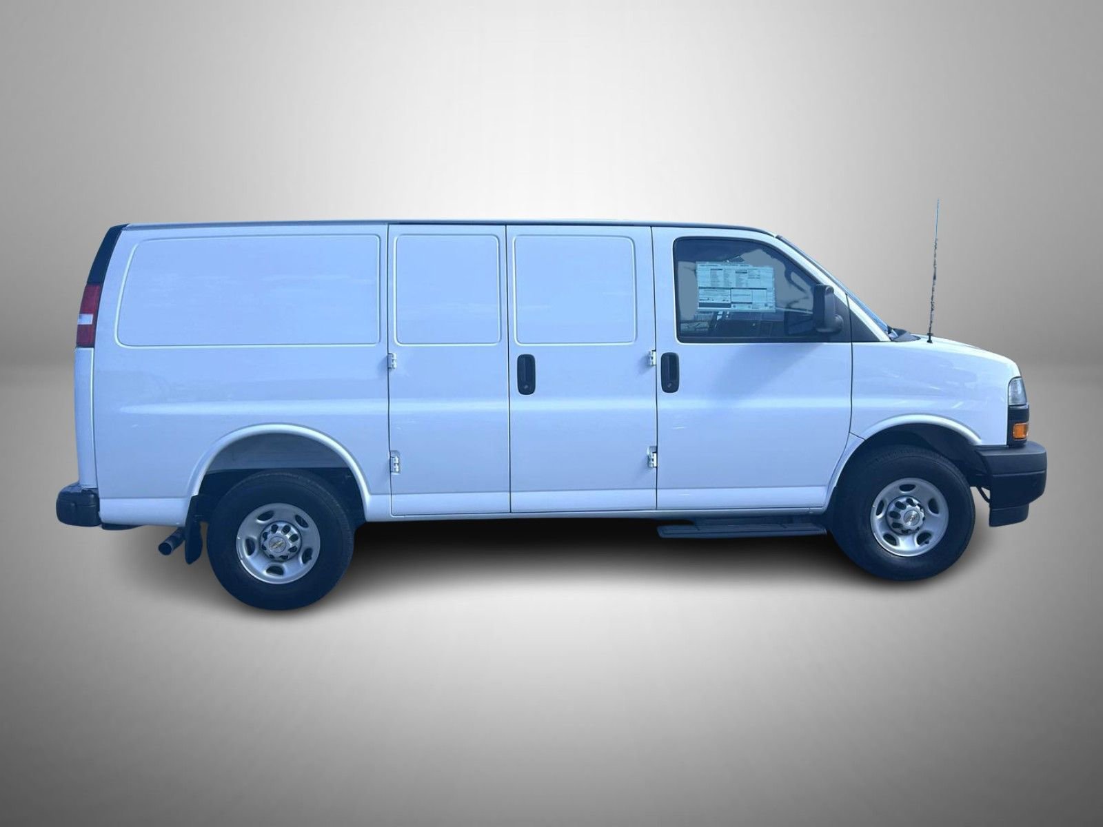2025 Chevrolet Express Cargo 2500 photo 4